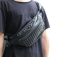 【ジャムホームメイド（JAMHOMEMADE）】ENDURE レザー スタッズ ボディバッグ ショルダーバッグ S - ブラック