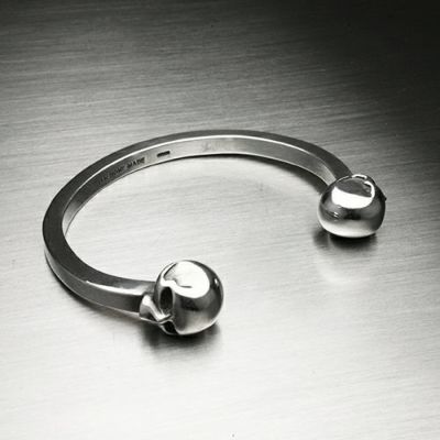 レボリューションスカルバングル/ブレスレットの写真